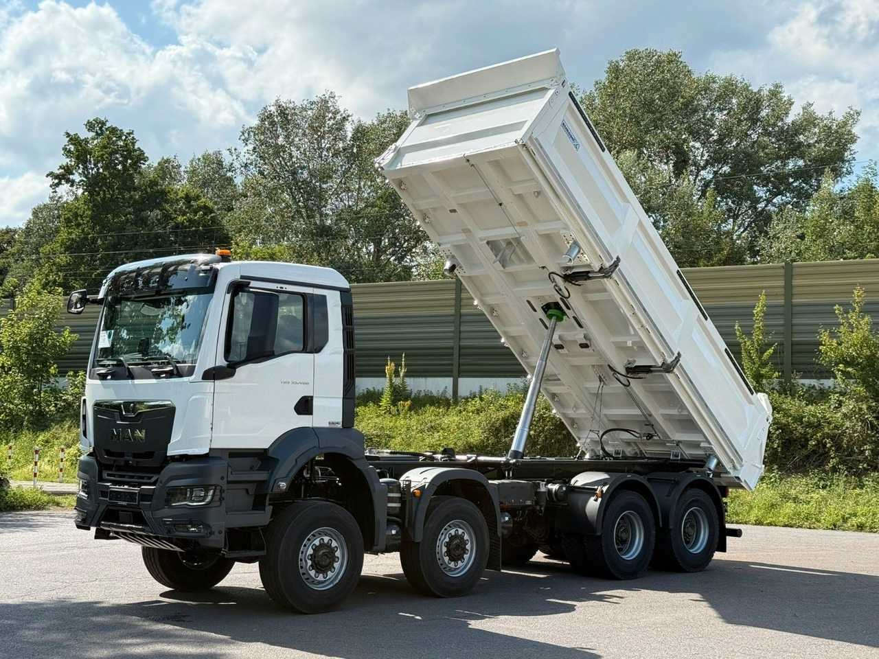 MAN TGS 35.480 8x8 EuromixMTP 3-Seiten-Kipper - Camion benne: photos 1 MAN TGS 35.480 8x8 EuromixMTP 3-Seiten-Kipper - Camion benne: photos 1