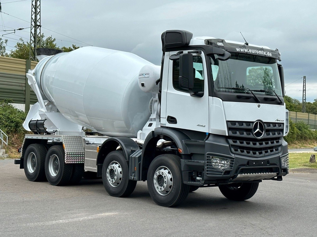 Mercedes-Benz AROCS 5 4142 B 8X4 Euro 3 EuromixMTP EM 10 - Camion malaxeur: photos 1 Mercedes-Benz AROCS 5 4142 B 8X4 Euro 3 EuromixMTP EM 10 - Camion malaxeur: photos 1
