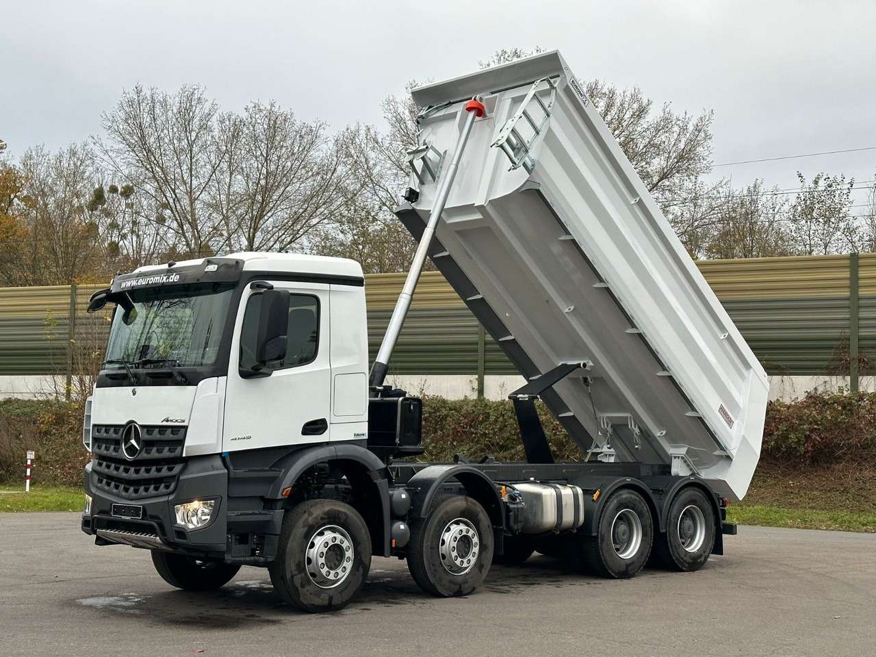 Camion benne Mercedes-Benz AROCS 5  4145 8X4  E6e  EuromixMTP 18m³ Kipper: photos 10