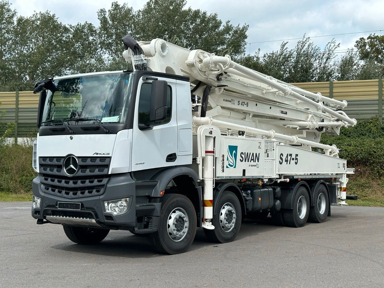 Mercedes-Benz Arocs 5 4142 8x4 SWAN TSP 47-5 160RZ ( 47m ) - Camion malaxeur: photos 2 Mercedes-Benz Arocs 5 4142 8x4 SWAN TSP 47-5 160RZ ( 47m ) - Camion malaxeur: photos 2