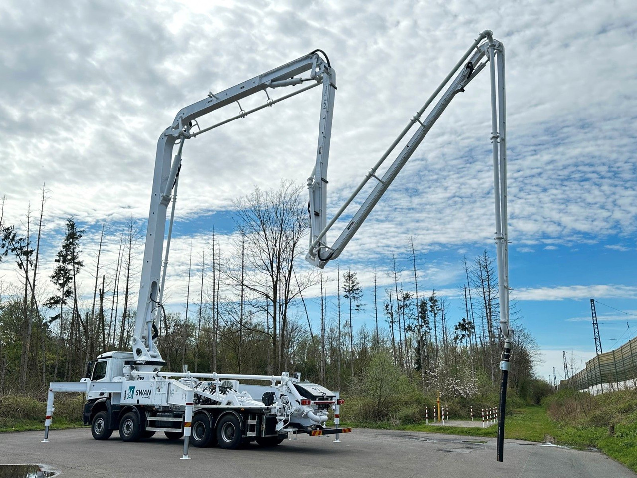 Mercedes-Benz Arocs 5 4542 8x4 SWAN TSP 47-5 160RZ ( 47m ) - Camion pompe: photos 4 Mercedes-Benz Arocs 5 4542 8x4 SWAN TSP 47-5 160RZ ( 47m ) - Camion pompe: photos 4