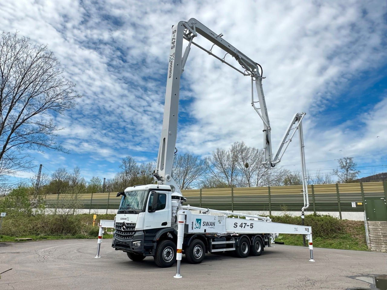 Mercedes-Benz Arocs 5 4542 8x4 SWAN TSP 47-5 160RZ ( 47m ) - Camion pompe: photos 1 Mercedes-Benz Arocs 5 4542 8x4 SWAN TSP 47-5 160RZ ( 47m ) - Camion pompe: photos 1