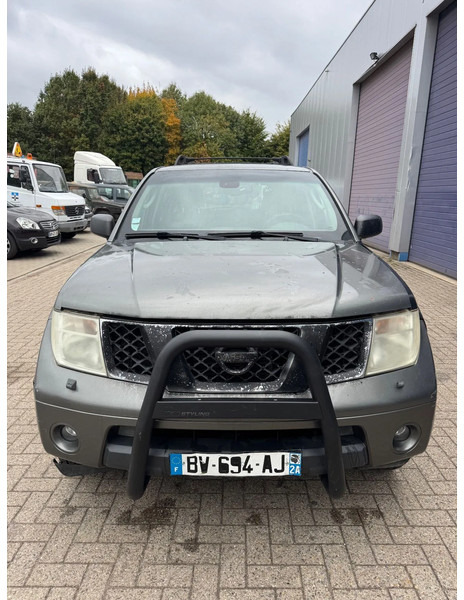 Nissan Pathfinder **AIRCO-EURO 3-7 SEATS** - Voiture: photos 2 Nissan Pathfinder **AIRCO-EURO 3-7 SEATS** - Voiture: photos 2