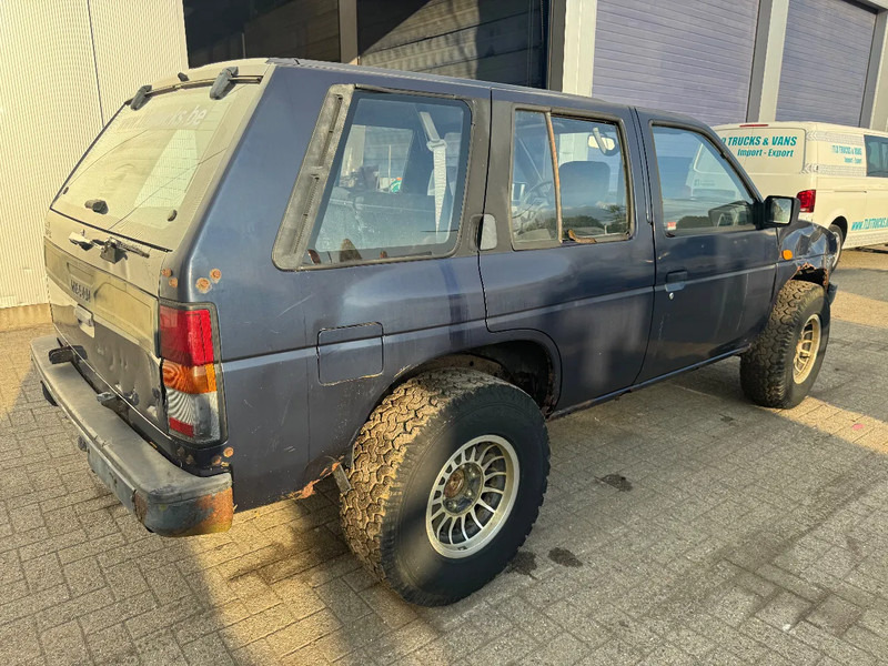 Nissan Terrano **4X4-DIESEL-LONG CHASSIS** - Voiture: photos 4 Nissan Terrano **4X4-DIESEL-LONG CHASSIS** - Voiture: photos 4