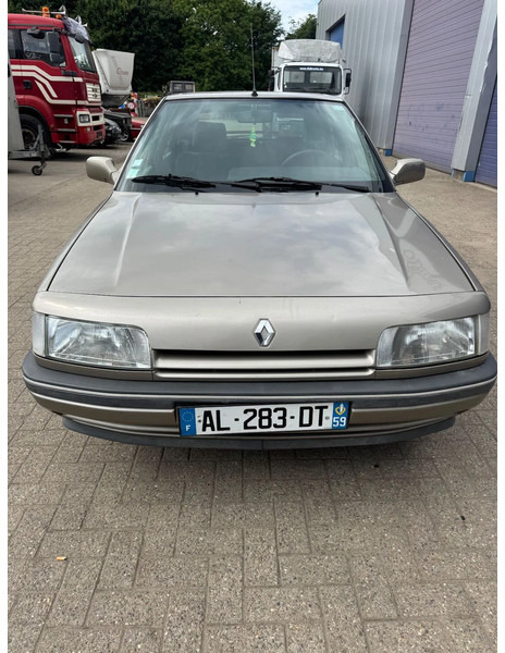 Renault 21 **PETROL-ESSENCE** - Berline: photos 2 Renault 21 **PETROL-ESSENCE** - Berline: photos 2