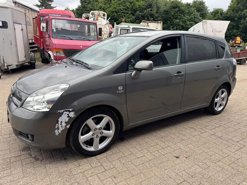 Toyota Corolla Verso **7SEATS-7PLACES-AC** - Voiture: photos 1 Toyota Corolla Verso **7SEATS-7PLACES-AC** - Voiture: photos 1