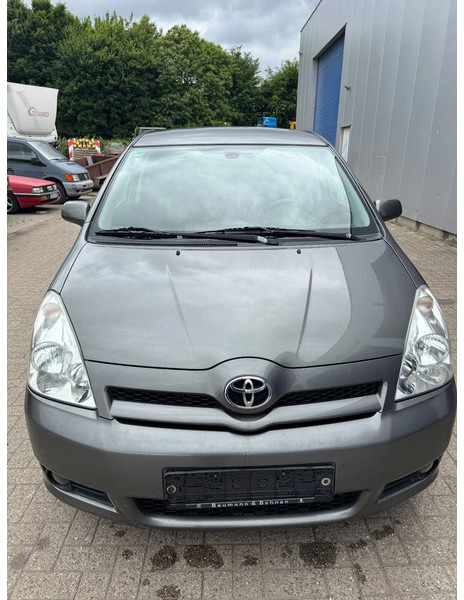Toyota Corolla Verso **7SEATS-7PLACES-AC** - Voiture: photos 2 Toyota Corolla Verso **7SEATS-7PLACES-AC** - Voiture: photos 2