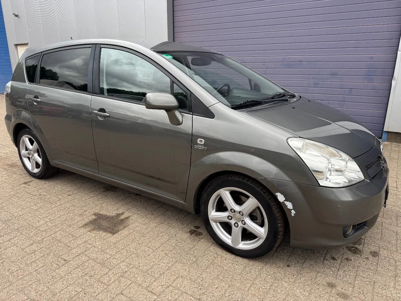 Toyota Corolla Verso **7SEATS-7PLACES-AC** - Voiture: photos 3 Toyota Corolla Verso **7SEATS-7PLACES-AC** - Voiture: photos 3