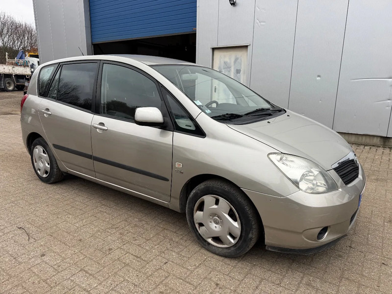 Toyota Corolla Verso **D4D-AIRCO** - Voiture: photos 3 Toyota Corolla Verso **D4D-AIRCO** - Voiture: photos 3