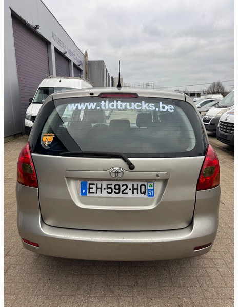 Toyota Corolla Verso **D4D-AIRCO** - Voiture: photos 5 Toyota Corolla Verso **D4D-AIRCO** - Voiture: photos 5