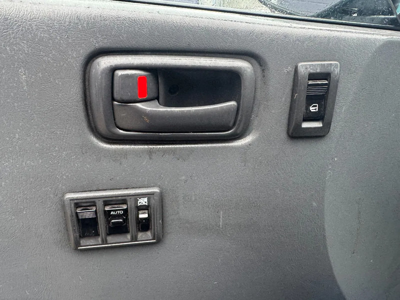 Fourgonnette Toyota HiAce **DIESEL-FRENCH VAN**: photos 12 Fourgonnette Toyota HiAce **DIESEL-FRENCH VAN**: photos 12