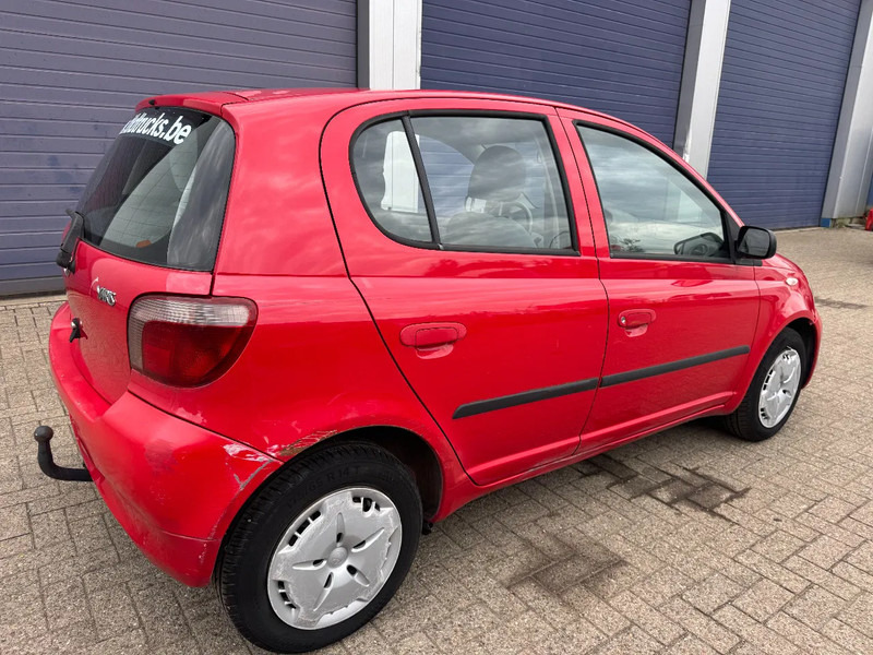 Toyota Yaris **5DOORS-PETROL** - Berline: photos 4 Toyota Yaris **5DOORS-PETROL** - Berline: photos 4