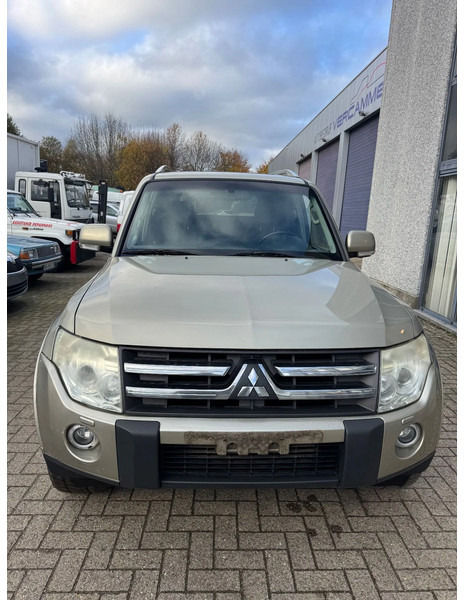 Mitsubishi Pajero **3200TD-AUTOMAAT-AC-TOPSHAPE-LICHTE VRACHT** - Véhicule utilitaire: photos 2 Mitsubishi Pajero **3200TD-AUTOMAAT-AC-TOPSHAPE-LICHTE VRACHT** - Véhicule utilitaire: photos 2