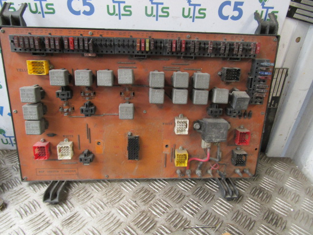 DAF XF 95 FUSEBOARD P/NO 0093319/9093319 - Système électrique pour Camion: photos 1 DAF XF 95 FUSEBOARD P/NO 0093319/9093319 - Système électrique pour Camion: photos 1