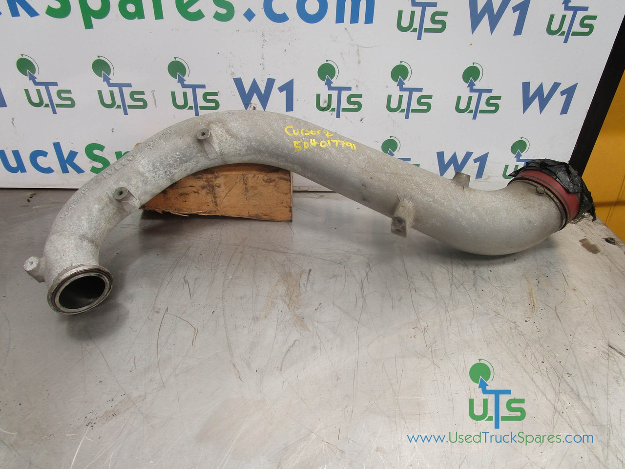 IVECO CURSOR 8 INTERCOOLER PIPE P/NO 504017791 - Moteur et pièces pour Camion: photos 1 IVECO CURSOR 8 INTERCOOLER PIPE P/NO 504017791 - Moteur et pièces pour Camion: photos 1