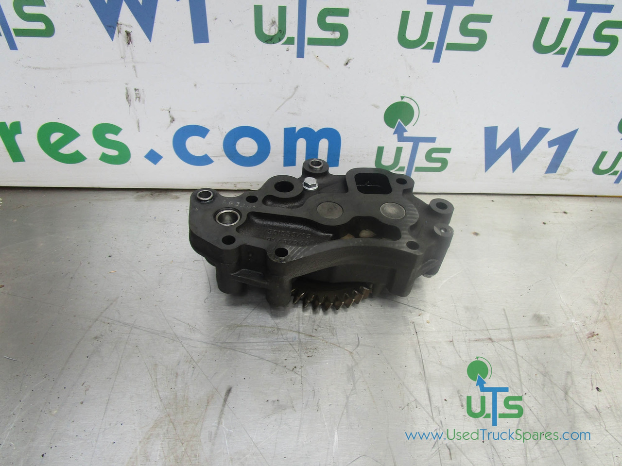 IVECO CURSOR OIL PUMP P/NO 501553/02 - Moteur et pièces pour Camion: photos 1 IVECO CURSOR OIL PUMP P/NO 501553/02 - Moteur et pièces pour Camion: photos 1
