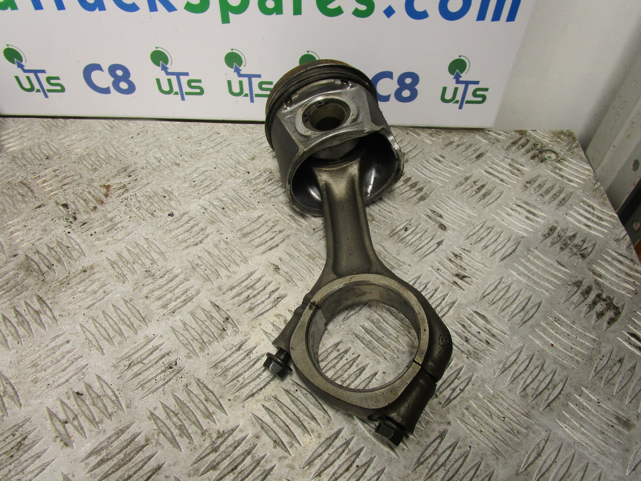 IVECO DAILY 3.0 CONROD & PISTON - Moteur et pièces pour Camion: photos 1 IVECO DAILY 3.0 CONROD & PISTON - Moteur et pièces pour Camion: photos 1