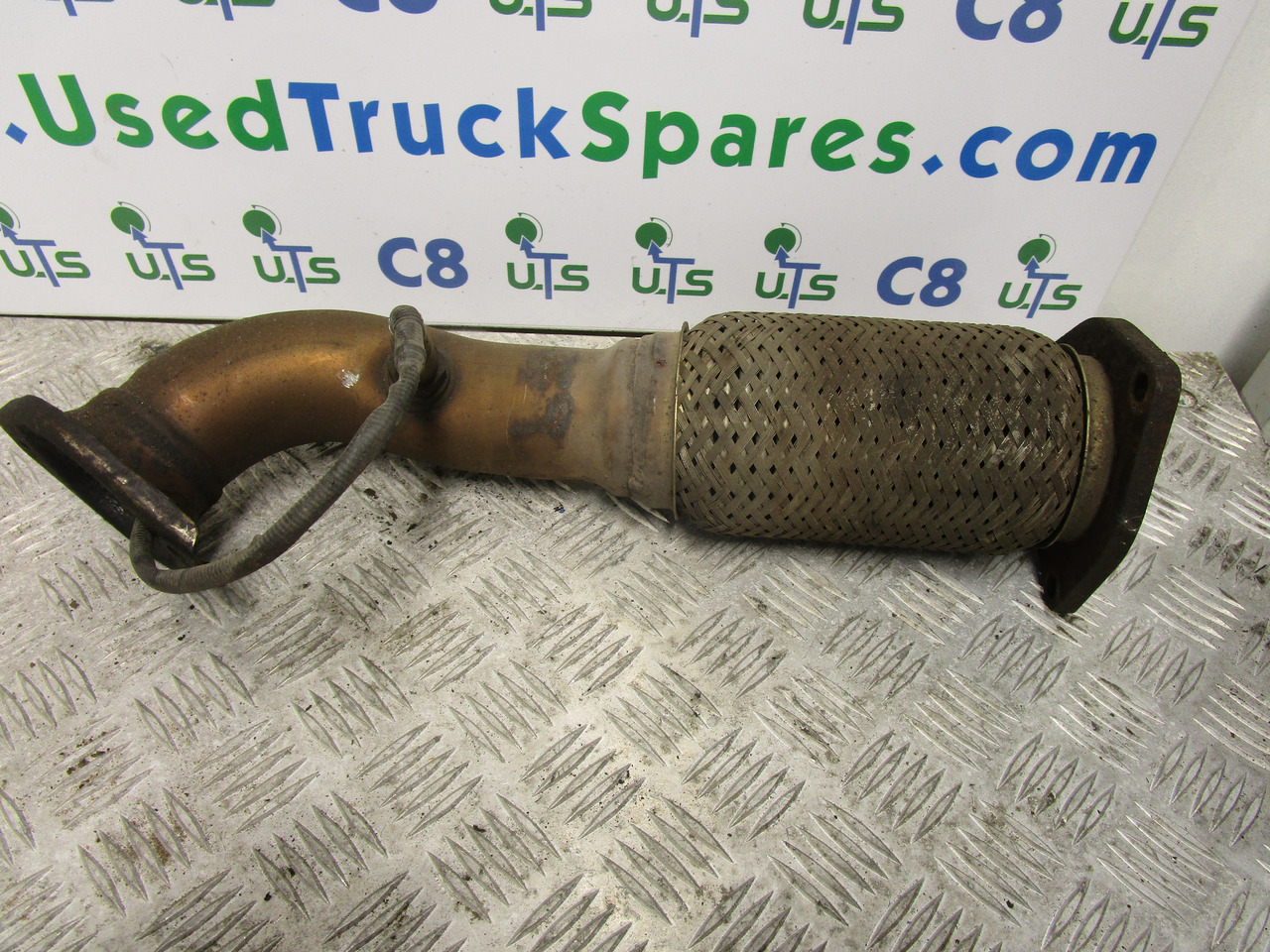 IVECO DAILY 3.0 FRONT EXHAUST PIPE & SENSOR - Système d'échappement pour Camion: photos 1 IVECO DAILY 3.0 FRONT EXHAUST PIPE & SENSOR - Système d'échappement pour Camion: photos 1