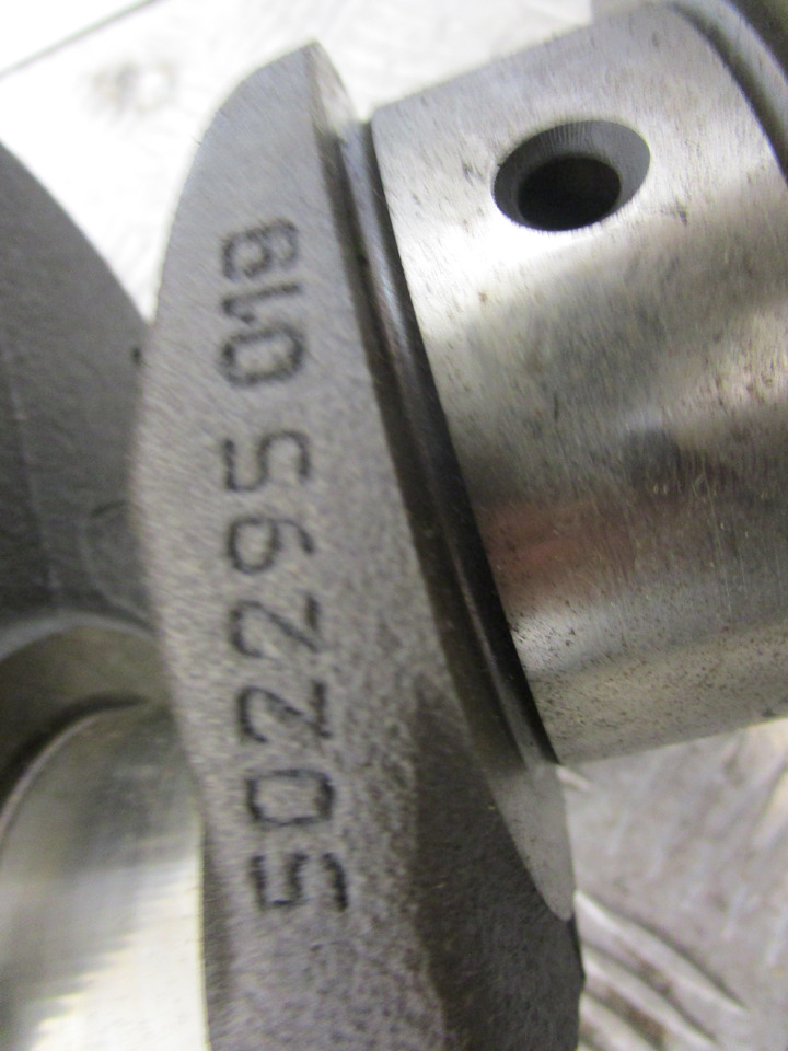 IVECO DAILY 3.0 STANDARD CRANKSHAFT P/NO 502295.019 - Moteur et pièces pour Camion: photos 2 IVECO DAILY 3.0 STANDARD CRANKSHAFT P/NO 502295.019 - Moteur et pièces pour Camion: photos 2