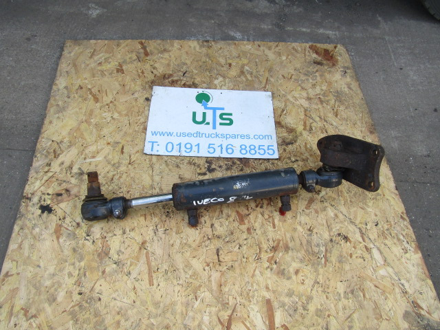 IVECO TREKKER 2ND AXLE POWER STEERING RAM P/NO 8347974177 - Commande de gouvernail pour Camion: photos 1 IVECO TREKKER 2ND AXLE POWER STEERING RAM P/NO 8347974177 - Commande de gouvernail pour Camion: photos 1