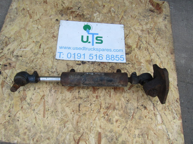 IVECO TREKKER 2ND AXLE POWER STEERING RAM P/NO 8347974177 - Commande de gouvernail pour Camion: photos 2 IVECO TREKKER 2ND AXLE POWER STEERING RAM P/NO 8347974177 - Commande de gouvernail pour Camion: photos 2
