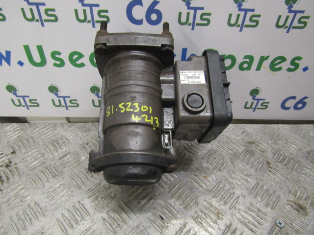 MAN TGS EBS MODULE P/NO 81.52301.6213 / K020623 - Pièces de frein pour Camion: photos 2 MAN TGS EBS MODULE P/NO 81.52301.6213 / K020623 - Pièces de frein pour Camion: photos 2