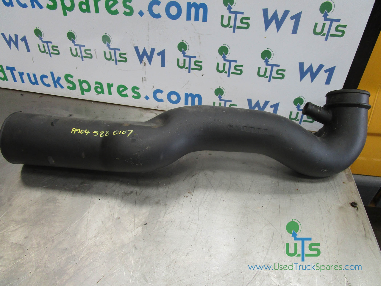 MERCEDES AXOR 2633 AIR FILLER INTAKE PIPE P/NO A9045280107 - Moteur et pièces pour Camion: photos 1 MERCEDES AXOR 2633 AIR FILLER INTAKE PIPE P/NO A9045280107 - Moteur et pièces pour Camion: photos 1