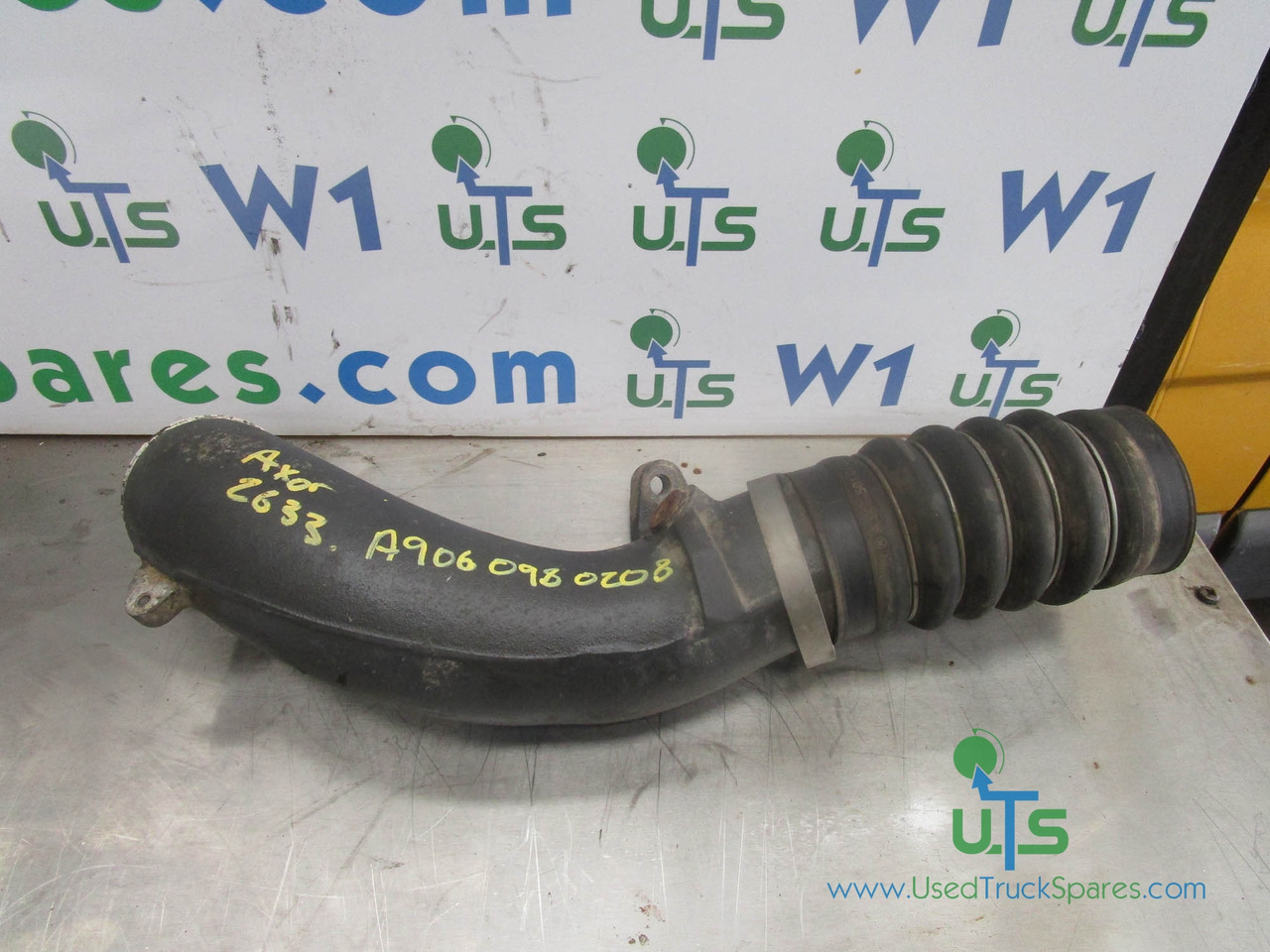 MERCEDES AXOR 2633 (OM926) INTERCOOLER PIPE P/NO A9060980208 - Moteur et pièces pour Camion: photos 1 MERCEDES AXOR 2633 (OM926) INTERCOOLER PIPE P/NO A9060980208 - Moteur et pièces pour Camion: photos 1