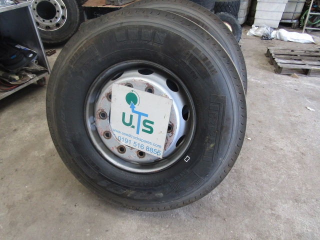 PIRELLI 315/80/22.5 FRONT 2022 ALMOST NEW ONLY 1000KM COMPLETE ON RIMS - Pneu pour Camion: photos 1 PIRELLI 315/80/22.5 FRONT 2022 ALMOST NEW ONLY 1000KM COMPLETE ON RIMS - Pneu pour Camion: photos 1