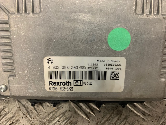 SCHMIDT SWINGO ‘REXROTH’ CONTROLLER BODAS RCT UNIT P/NO R902098200 - Système électrique pour Camion: photos 2 SCHMIDT SWINGO ‘REXROTH’ CONTROLLER BODAS RCT UNIT P/NO R902098200 - Système électrique pour Camion: photos 2