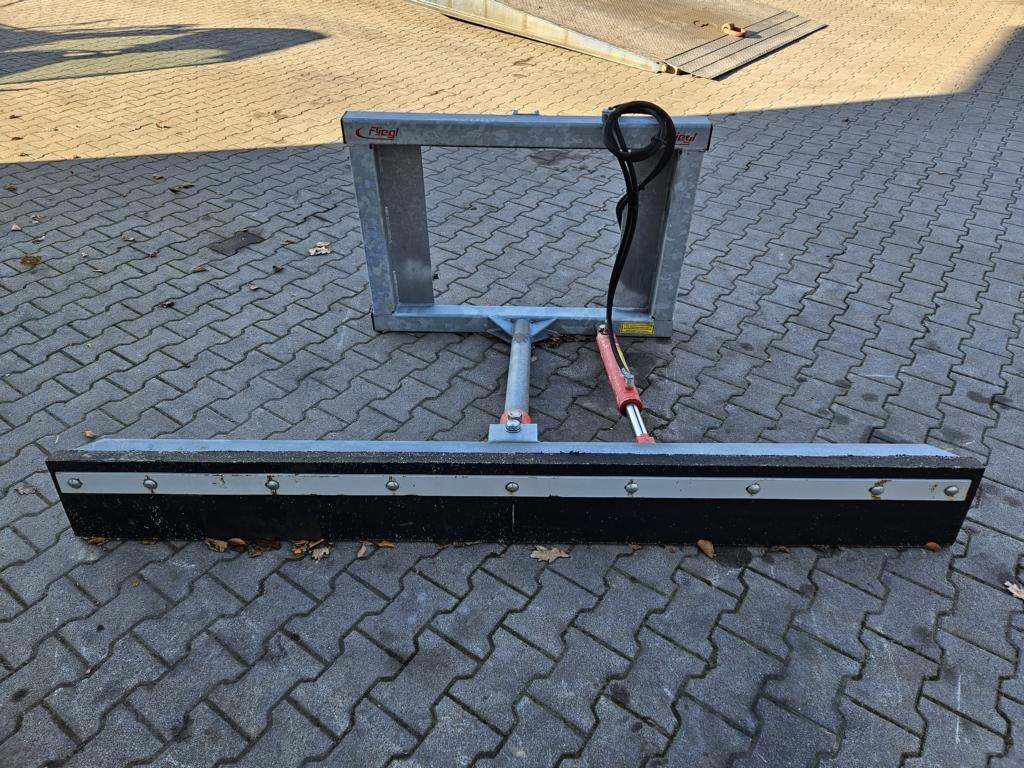Fliegl Gummi-Schiebeschild - Chargeur frontal pour tracteur: photos 1 Fliegl Gummi-Schiebeschild - Chargeur frontal pour tracteur: photos 1