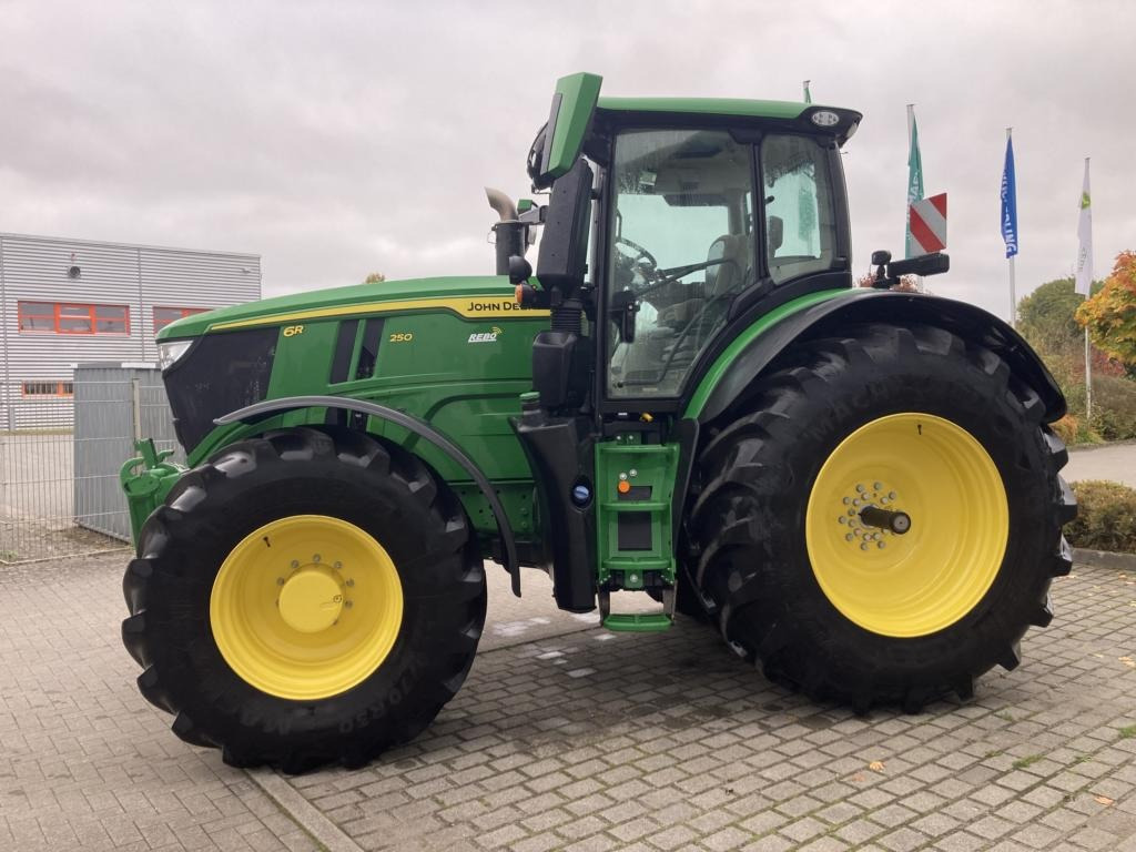 Tracteur agricole John Deere 6R250: photos 15 Tracteur agricole John Deere 6R250: photos 15