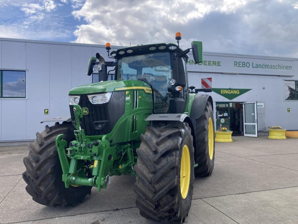 John Deere 6R250 - Tracteur agricole: photos 1 John Deere 6R250 - Tracteur agricole: photos 1
