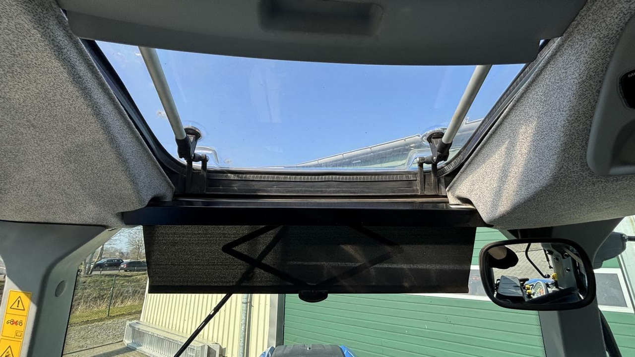 New Holland T 7.210 - Tracteur agricole: photos 5 New Holland T 7.210 - Tracteur agricole: photos 5