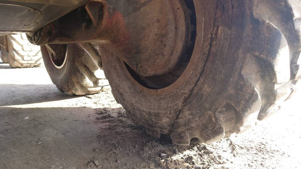 Komatsu 845 - Porteur: photos 5 Komatsu 845 - Porteur: photos 5