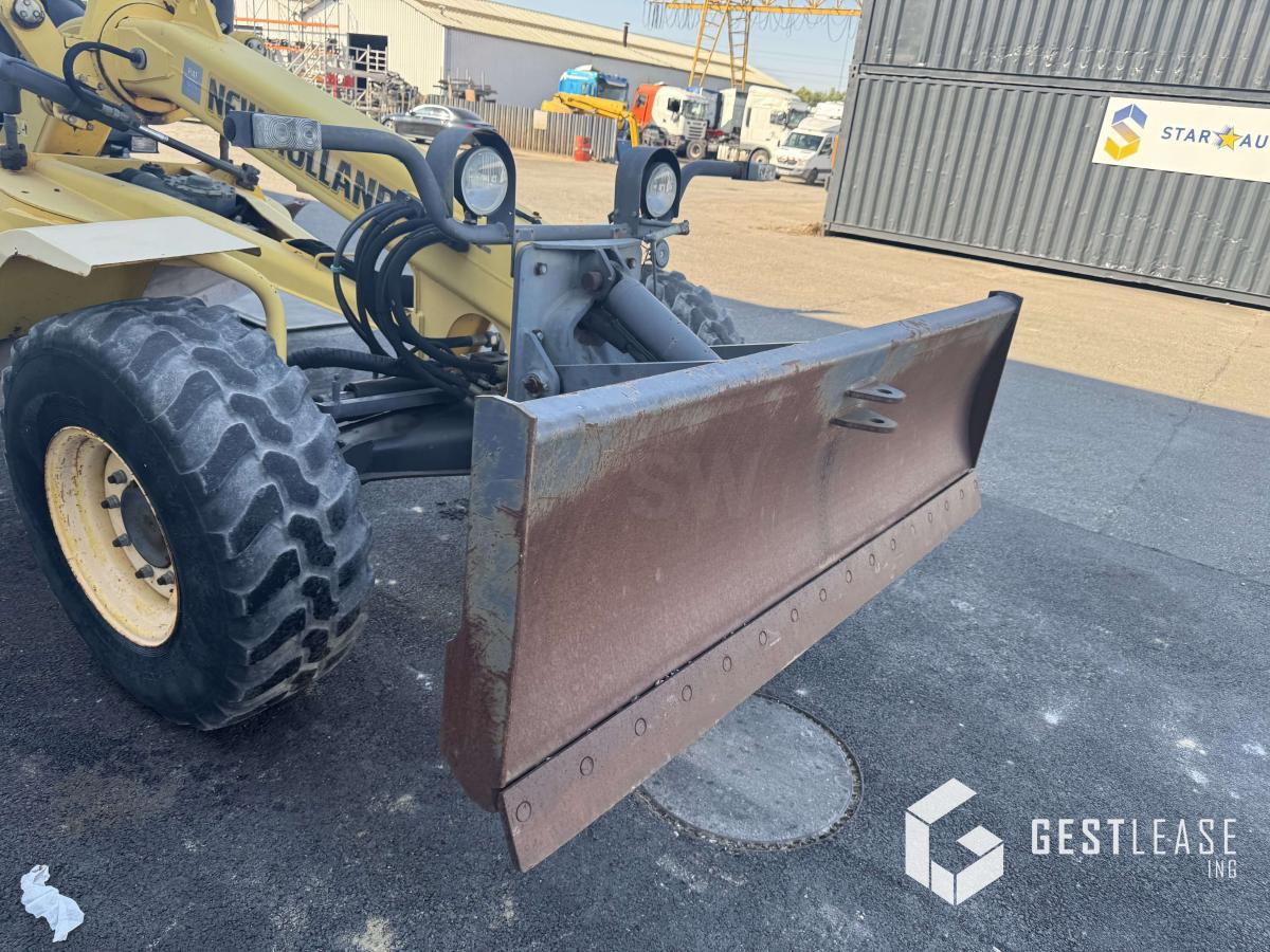 New Holland F 106.6 A - Niveleuse: photos 5 New Holland F 106.6 A - Niveleuse: photos 5