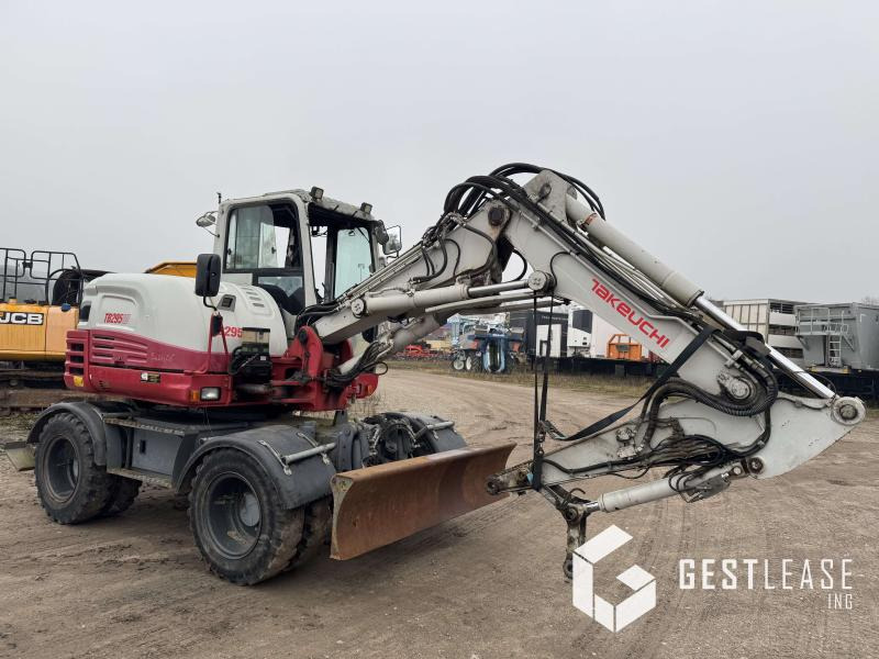 Takeuchi TB295W - Pelle sur pneus: photos 4 Takeuchi TB295W - Pelle sur pneus: photos 4