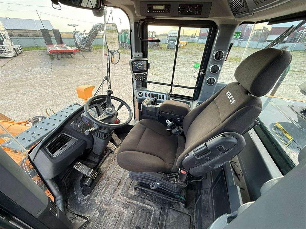 Chargeuse sur pneus Hyundai HL 955: photos 12 Chargeuse sur pneus Hyundai HL 955: photos 12