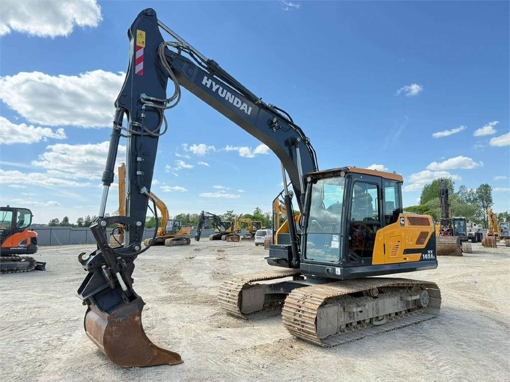 Hyundai HX 140 A L , 2272 HOURS ! - Pelle sur chenille: photos 1 Hyundai HX 140 A L , 2272 HOURS ! - Pelle sur chenille: photos 1