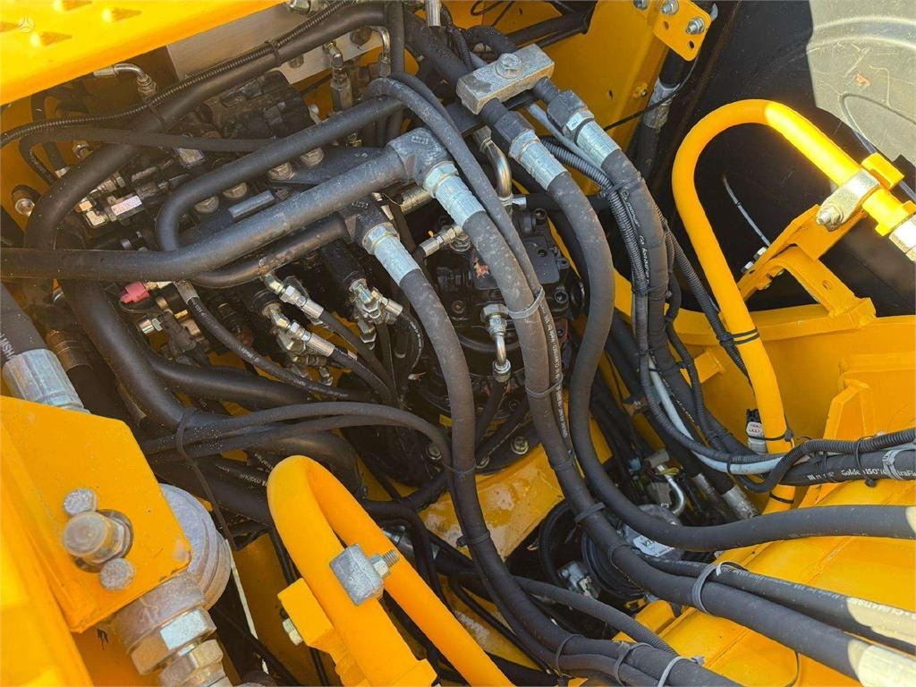 Pelle sur pneus JCB JS 175 W T4i ENGCON + GRAPPLE: photos 13 Pelle sur pneus JCB JS 175 W T4i ENGCON + GRAPPLE: photos 13