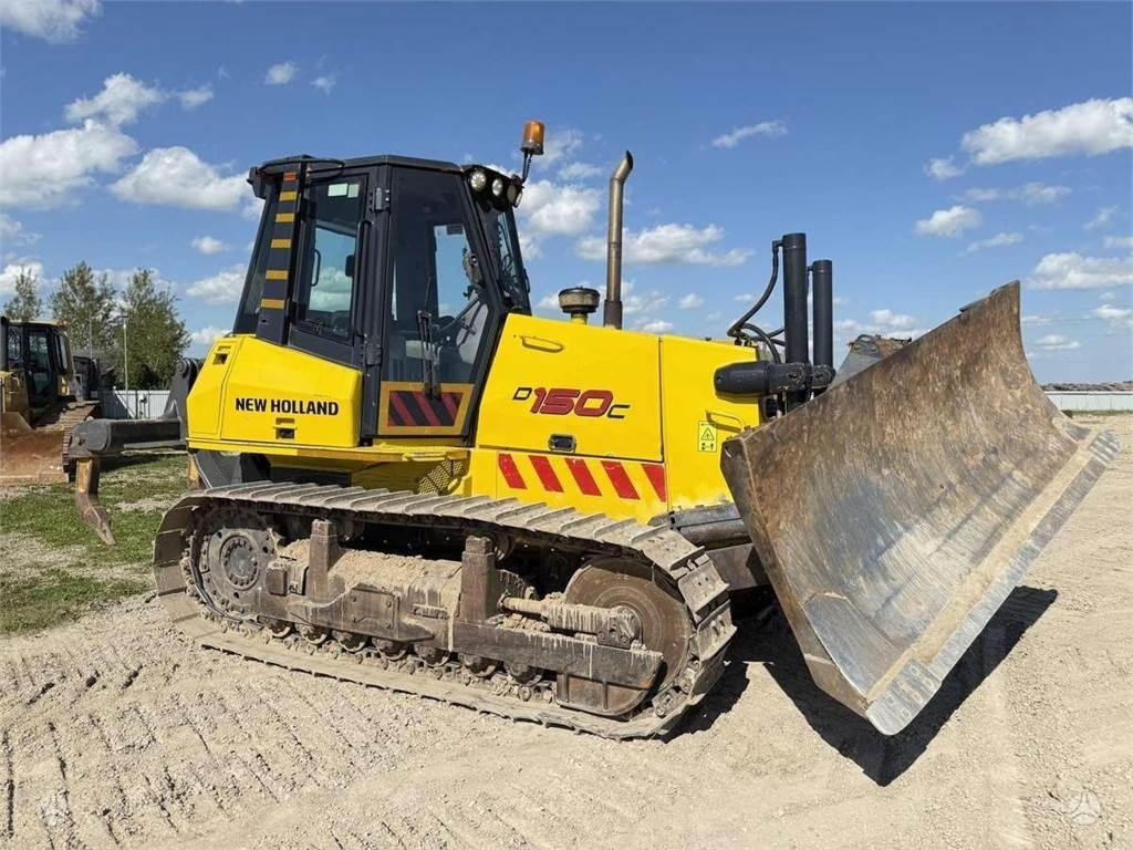 New Holland D150C Ripper - Bulldozer: photos 4 New Holland D150C Ripper - Bulldozer: photos 4