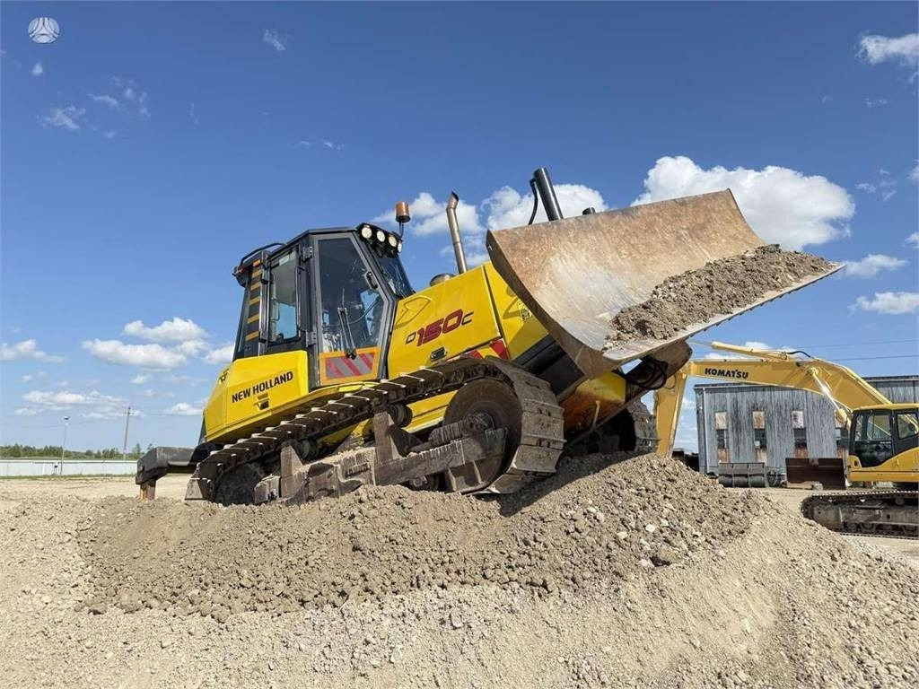 New Holland D150C Ripper - Bulldozer: photos 1 New Holland D150C Ripper - Bulldozer: photos 1