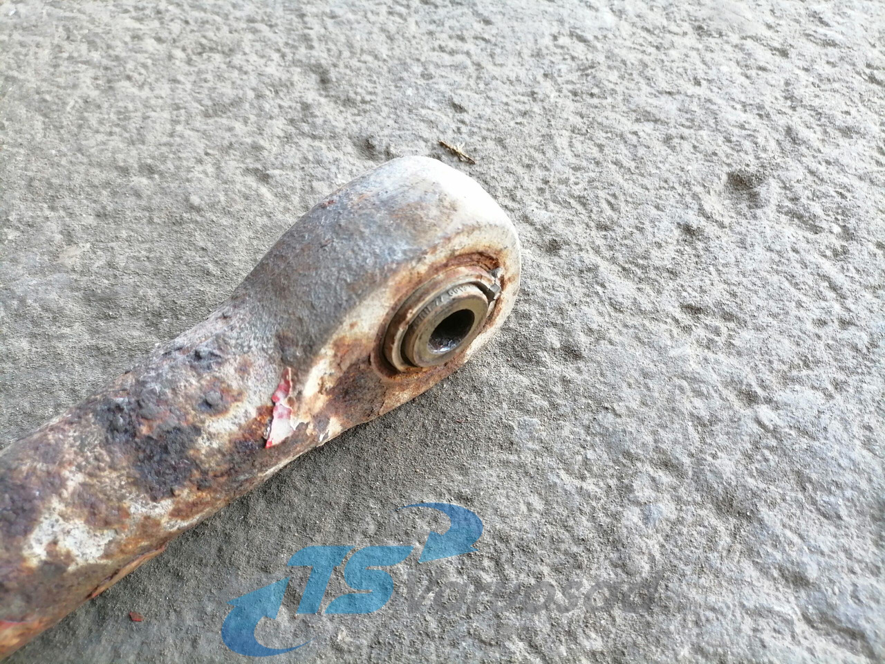 MAN Anti-roll bar 81437156074 - Barre stabilisatrice pour Camion: photos 2 MAN Anti-roll bar 81437156074 - Barre stabilisatrice pour Camion: photos 2