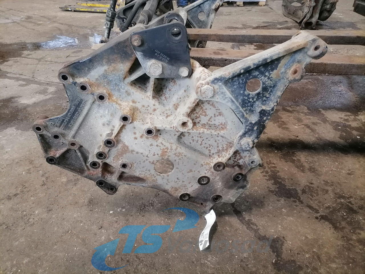 MAN Bracket 81413133021 - Frame/ Châssis pour Camion: photos 2 MAN Bracket 81413133021 - Frame/ Châssis pour Camion: photos 2