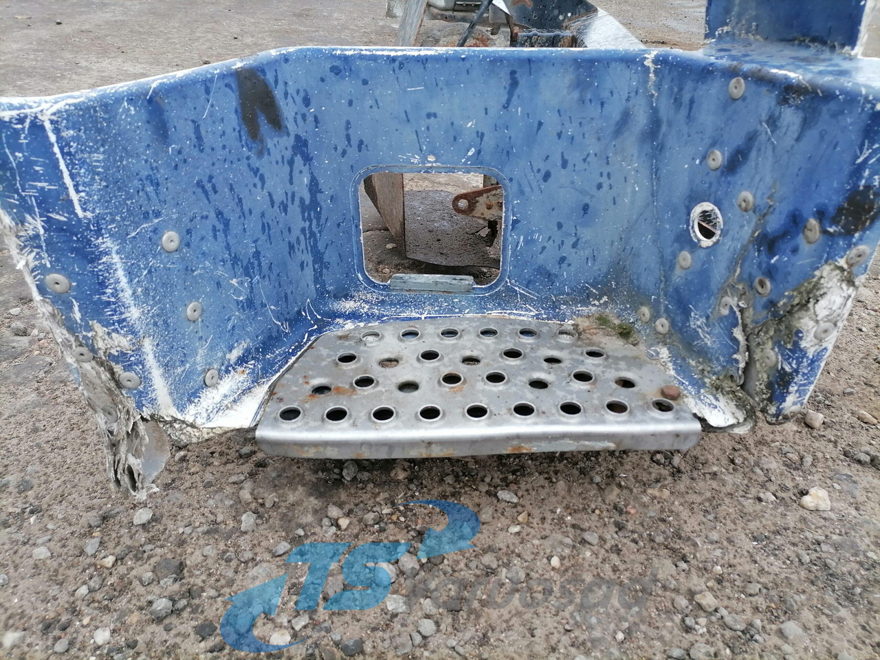MAN Bumper 81416505009 - Pare-chocs pour Camion: photos 4 MAN Bumper 81416505009 - Pare-chocs pour Camion: photos 4