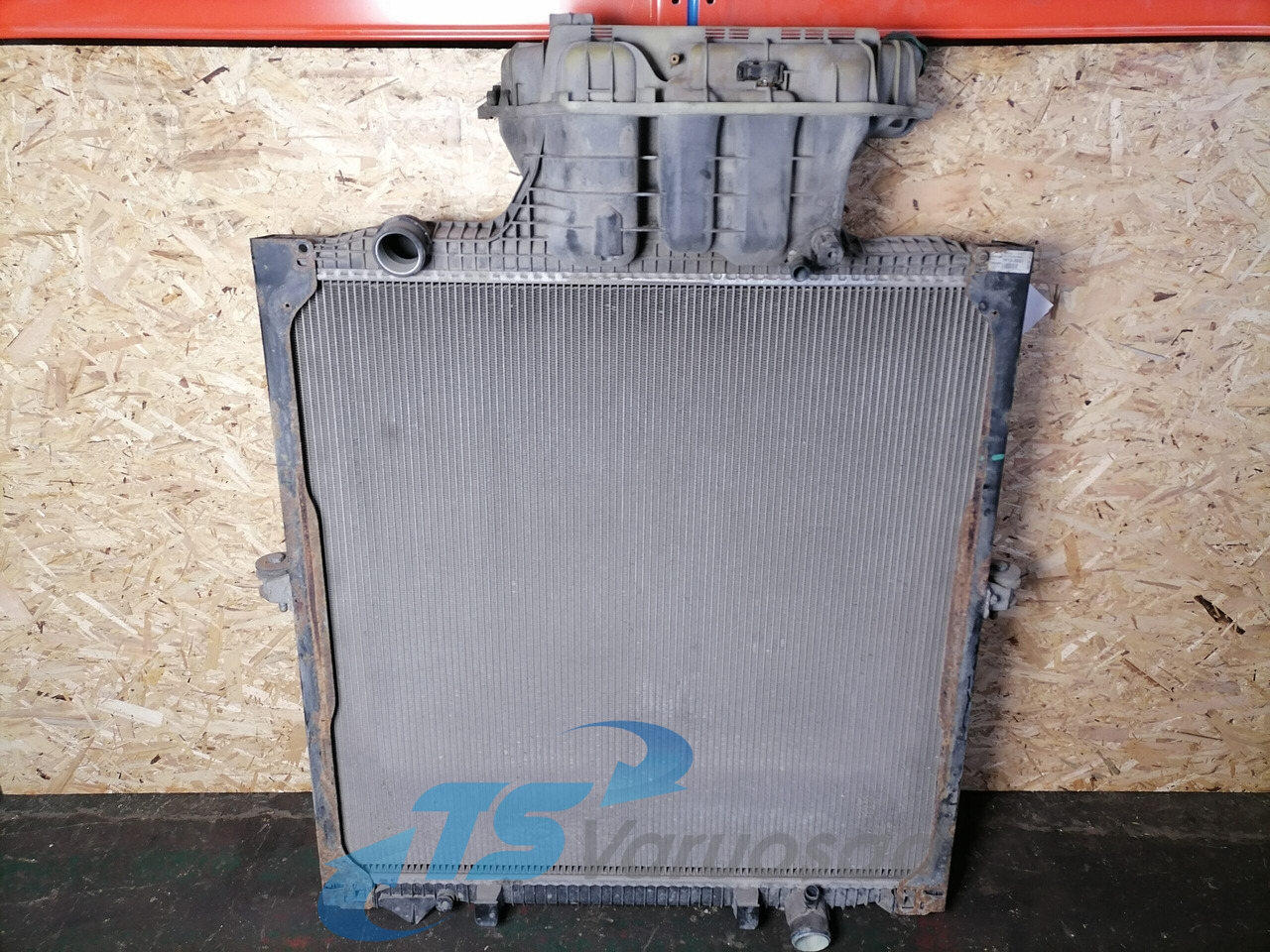 MAN Cooling radiator 81061016477 - Radiateur pour Camion: photos 1 MAN Cooling radiator 81061016477 - Radiateur pour Camion: photos 1