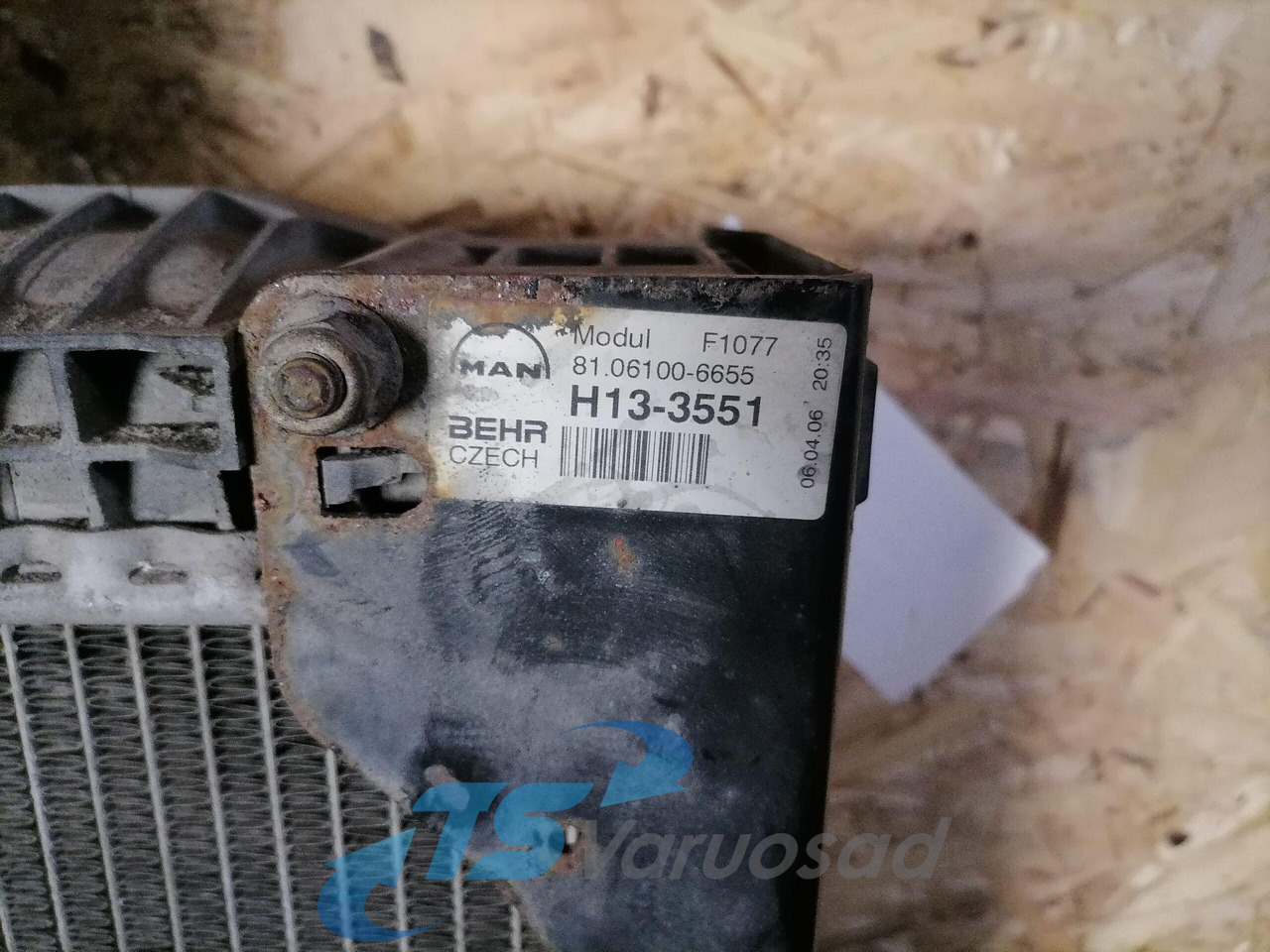 MAN Cooling radiator 81061016477 - Radiateur pour Camion: photos 3 MAN Cooling radiator 81061016477 - Radiateur pour Camion: photos 3