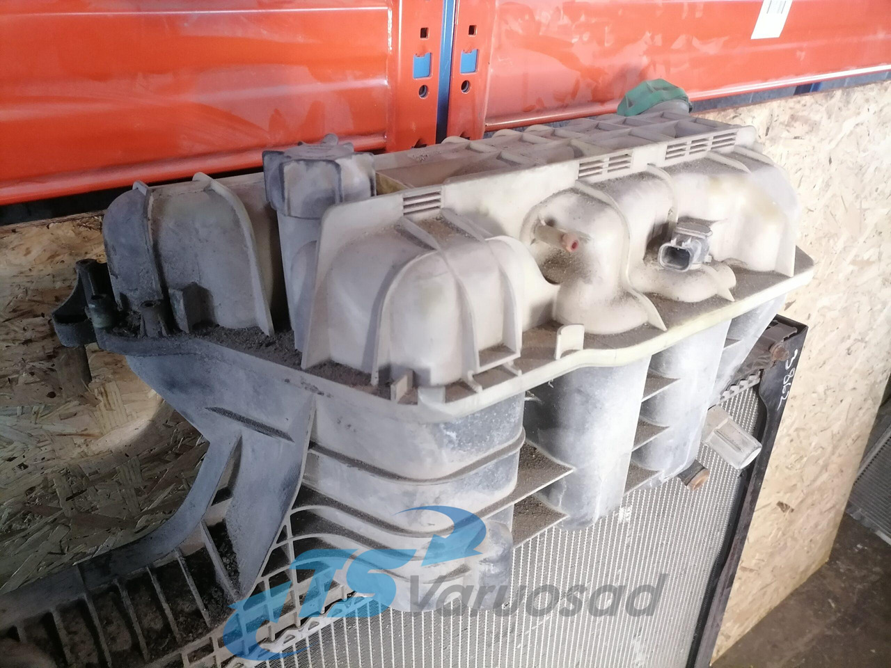 MAN Cooling radiator 81061016512 - Radiateur pour Camion: photos 4 MAN Cooling radiator 81061016512 - Radiateur pour Camion: photos 4