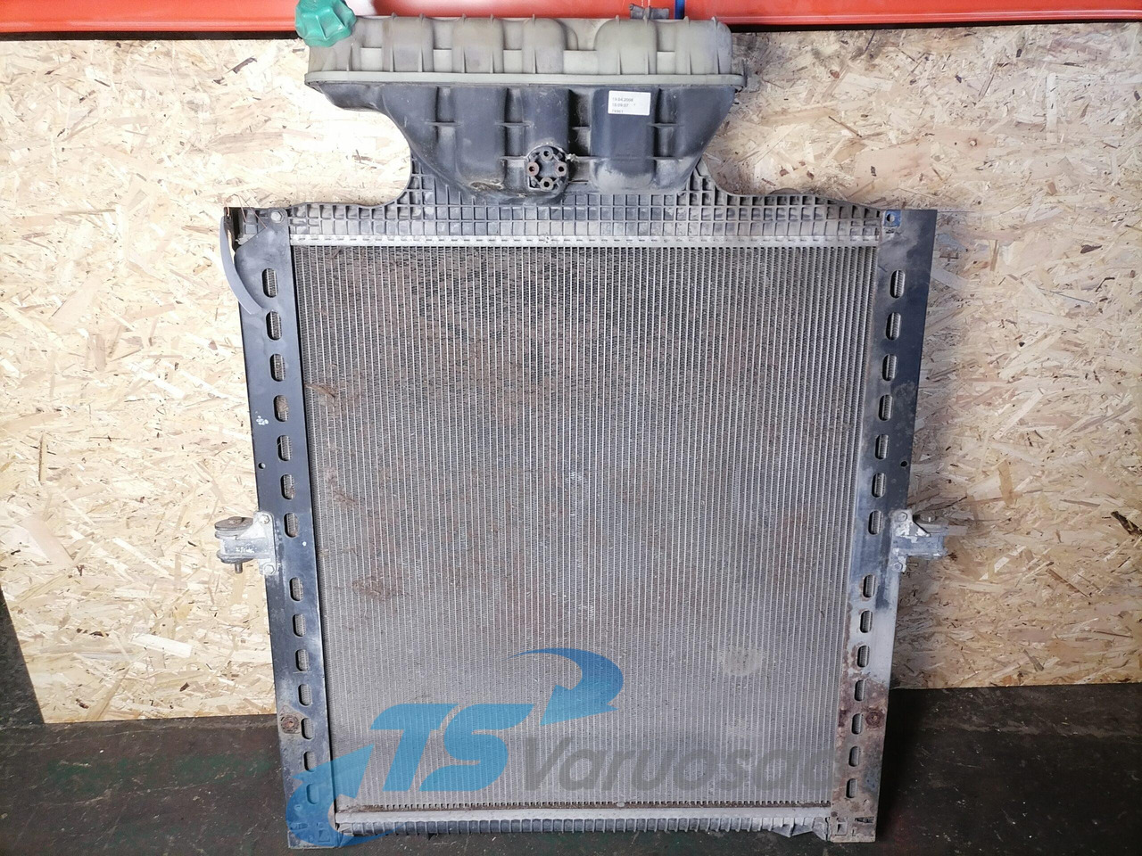 MAN Cooling radiator 81061016512 - Radiateur pour Camion: photos 2 MAN Cooling radiator 81061016512 - Radiateur pour Camion: photos 2