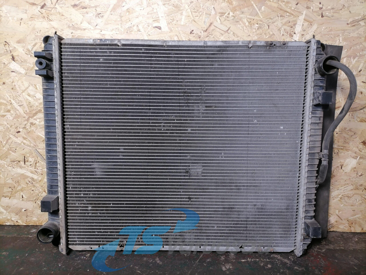 MAN Cooling radiator 8106116493 - Radiateur pour Camion: photos 1 MAN Cooling radiator 8106116493 - Radiateur pour Camion: photos 1